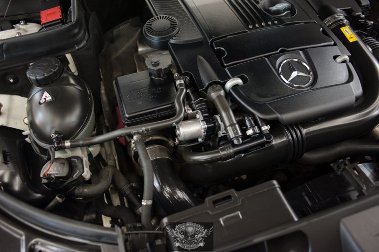 Mercedes E250 мойка мотора паром