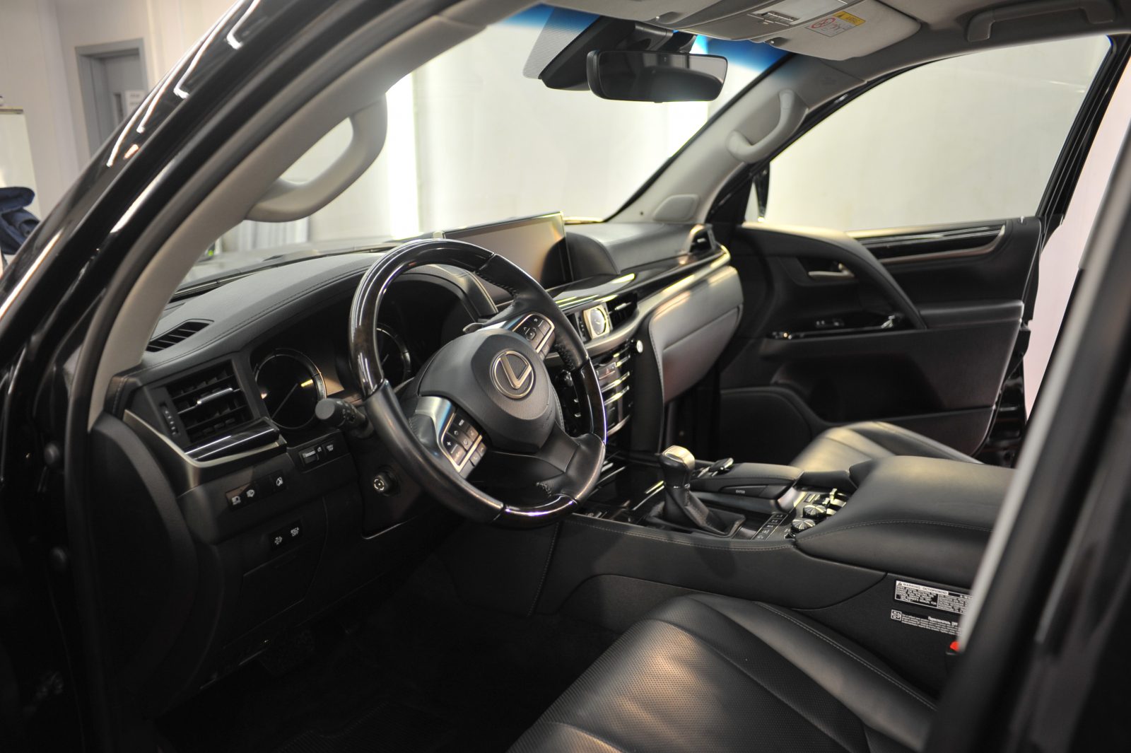 Lexus LX570 полировка, химчистка салона