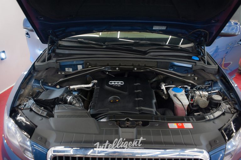 Audi Q5 мойка мотора паром