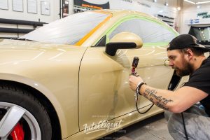 Детейлинг полировка кузова керамика авто Porsche Cayman в центре Intelligent detailing