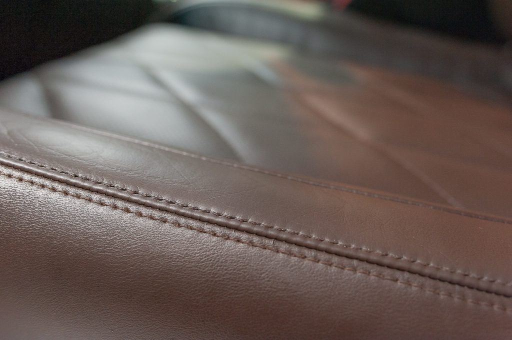 Infiniti FX покраска сидений из кожи
