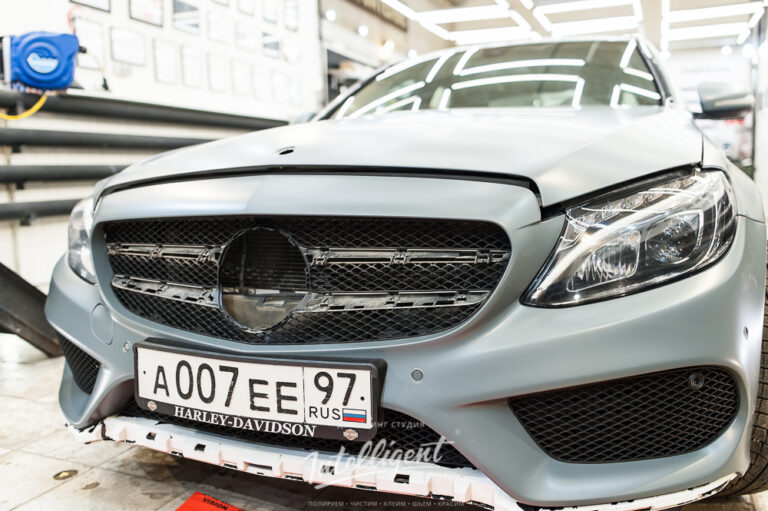Mercedes e200 оклейка виниловой пленкой и антихром
