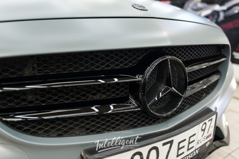 Mercedes e200 оклейка виниловой пленкой и антихром