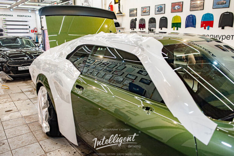 Dodge Challenger оклейка антигравийной защитной пленкой кузова