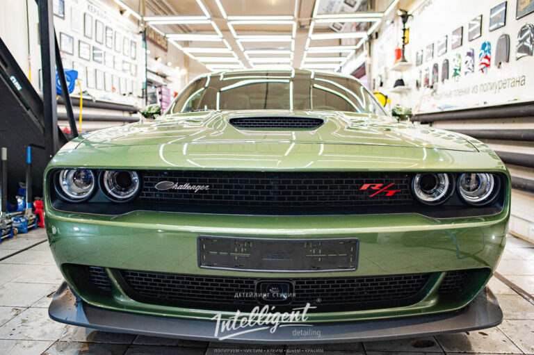 Dodge Challenger оклейка антигравийной защитной пленкой кузова