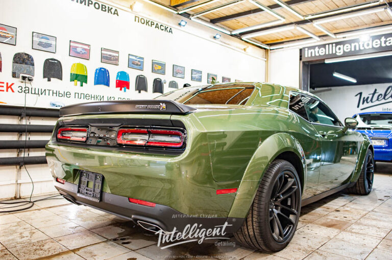 Dodge Challenger оклейка антигравийной защитной пленкой кузова