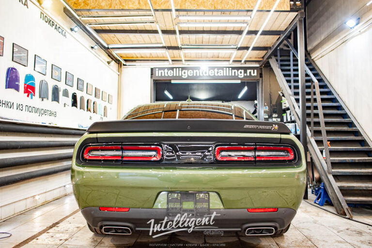 Dodge Challenger оклейка антигравийной защитной пленкой кузова