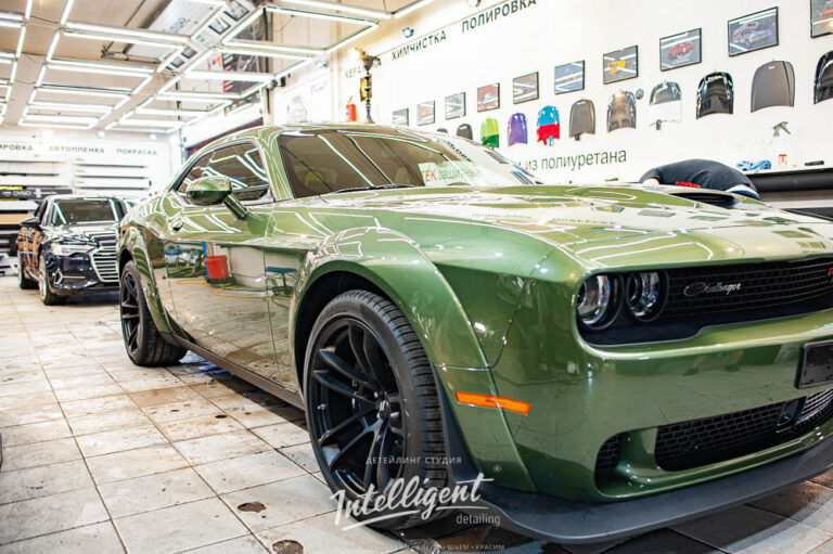 Dodge Challenger оклейка антигравийной защитной пленкой кузова