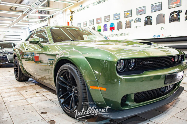Dodge Challenger оклейка антигравийной защитной пленкой кузова
