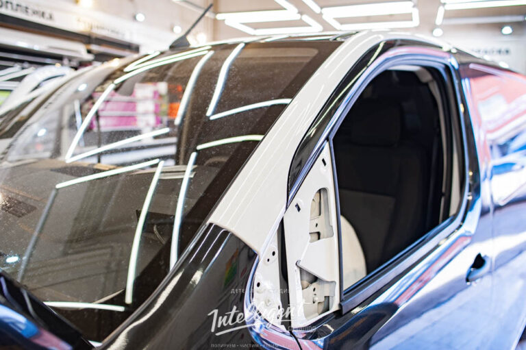 Оклейка Fiat виниловой черной пленкой