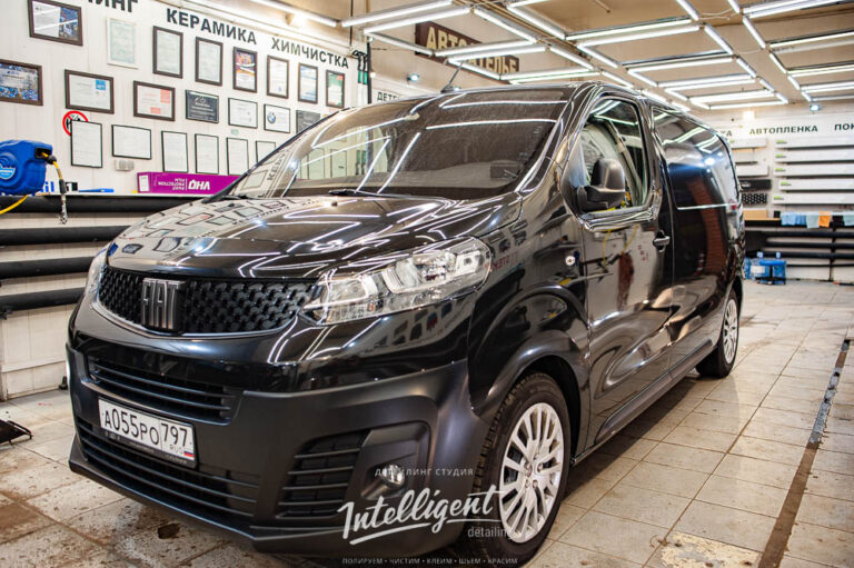 Оклейка Fiat виниловой черной пленкой